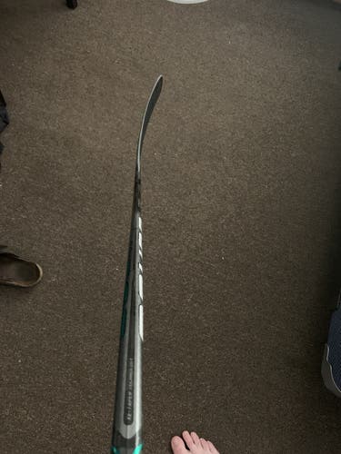 Senior Left Hand Mid Pattern Vapor FlyLite Hockey Stick