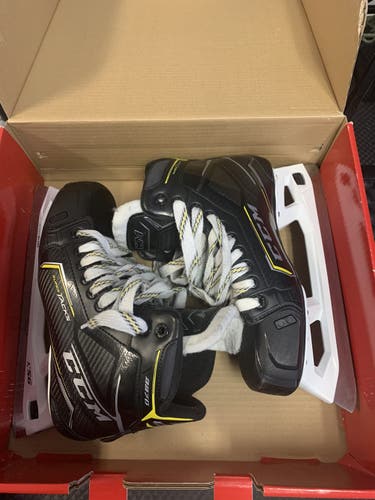 CCM Tacks 9370G Size: 8 Width: D