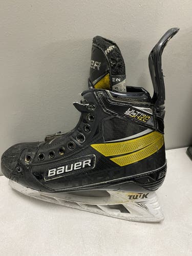 Senior Bauer Size 7.5 Supreme UltraSonic Hockey Skates