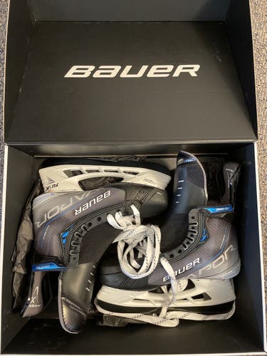 Senior Bauer Hyperlite Skates Size 7