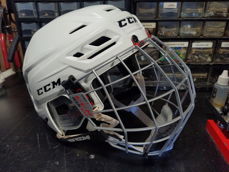 Helmet Used Small CCM Resistance 300