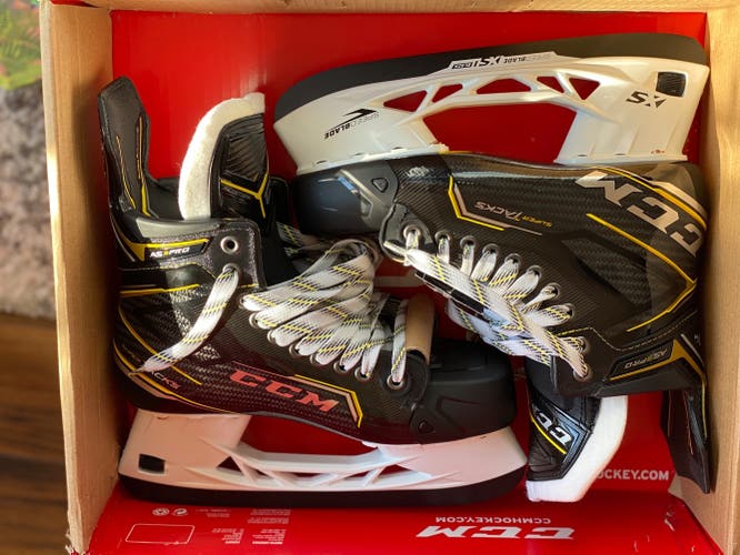 Senior CCM Size 7.5 Super Tacks AS3 Pro Hockey Skates