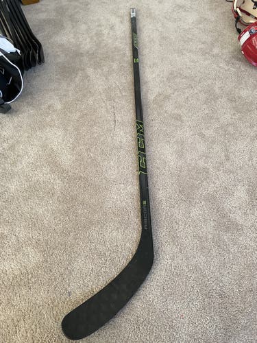 Senior Right Handed Mid Pattern  RibCor Reckoner Hockey Stick