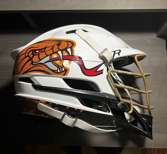 Player's Cascade R Helmet