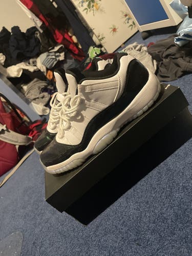 Men's Size 7.0 (Women's 8.0) Air Jordan 11 Shoes