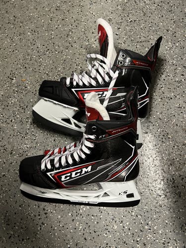 Senior CCM Regular Width  Size 9 JetSpeed FT2 Hockey Skates