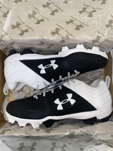 Under armour molded 11.5 brand new cleats
