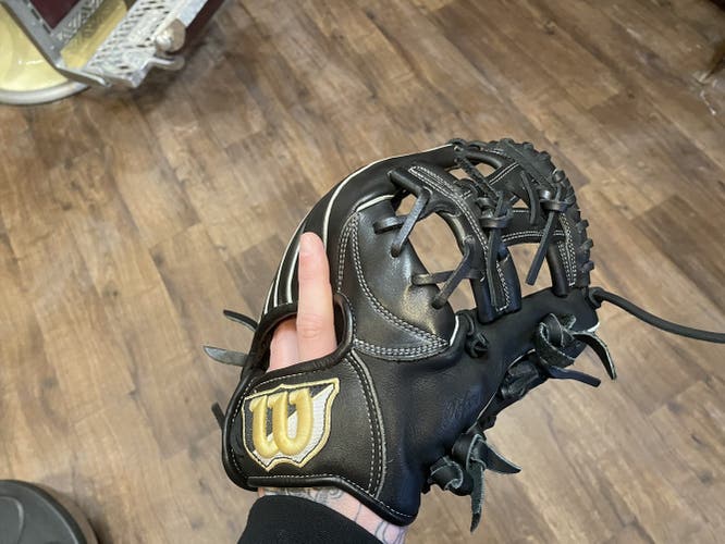Used Infield 11.25" DMAX Baseball Glove