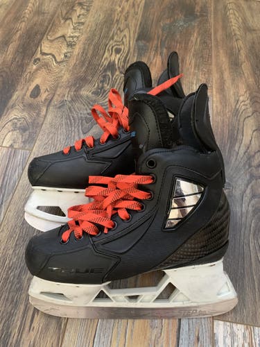 Hockey Skates Junior Used True Stock Skate Regular Width Size 5.5