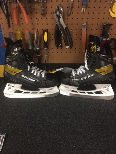 Senior Bauer Wide Width Size 7 Supreme UltraSonic Hockey Skates