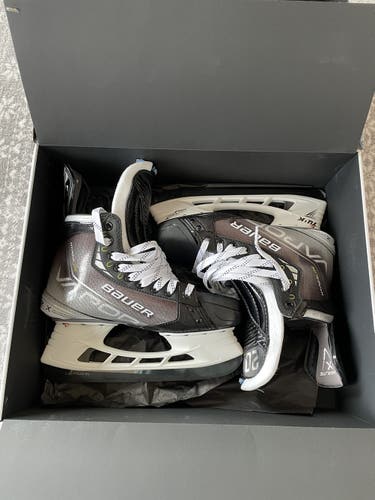 Hockey Skates Senior New Bauer Vapor Hyperlite Pro Stock Size 6.5