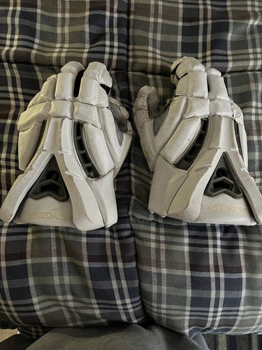 Maverick Rome lacrosse gloves