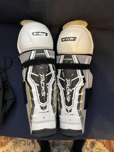 Senior CCM Tacks 4052 Shin Pads. 16”