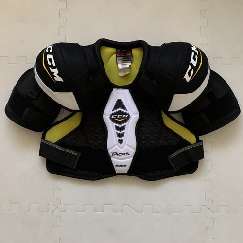 Senior Medium CCM  Tacks 2052 Shoulder Pads