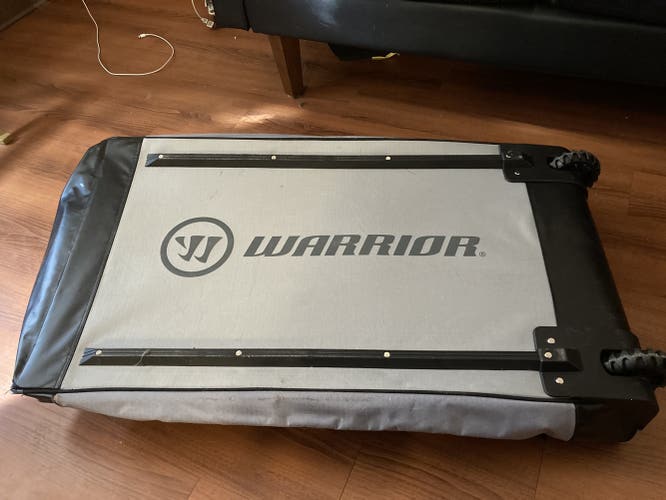Warrior Cargo Q20 wheeled hockey bag