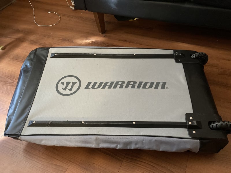 Warrior Cargo Q20 wheeled hockey bag