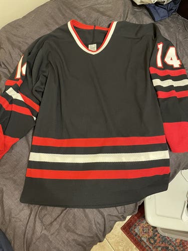 CCM men’s M #14 practice jersey