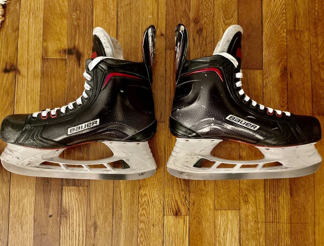 Senior Bauer EE Width  Size 9.5 Vapor 1X Hockey Skates