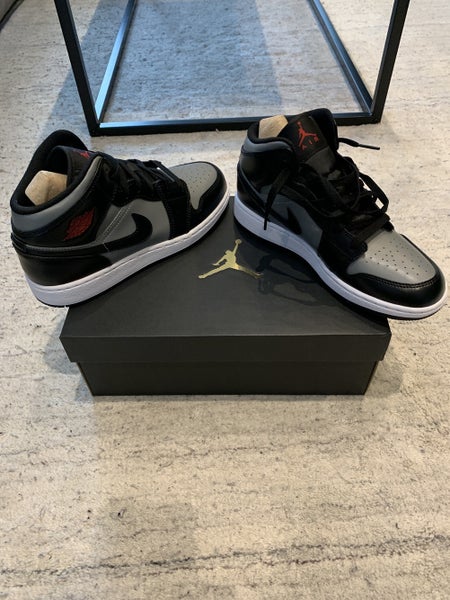 Men's Size 7.0 (Women's 8.0) Air Jordan 1 Shoes