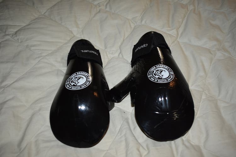 Century Karate / Martial Arts Hand Protection, Black, Adult - Great Condition!