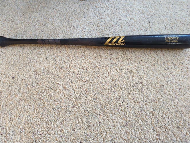 Bat Used Marucci Wood LINDY12 (-3) 30 oz 33"