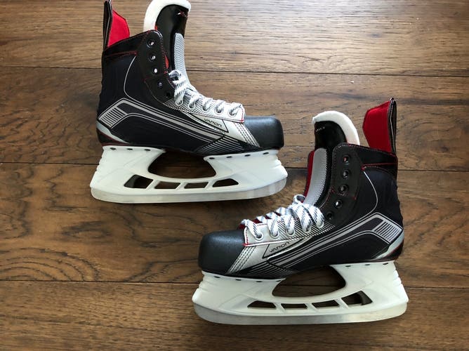 Hockey Skates Senior New Bauer Vapor xselect Regular Width Size 8