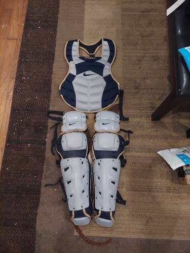 Nike Pro Issue Catchers Set