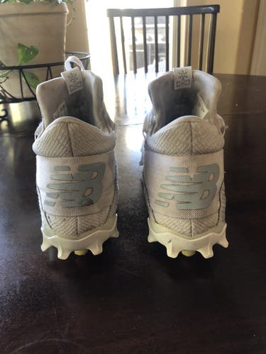 White Youth Used Men's Size 7.0 (Women's 8.0) New Balance High Top Freeze
