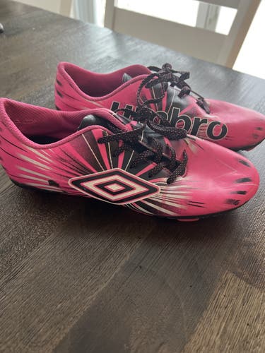 Pink Youth Size 4 Umbro Cleats