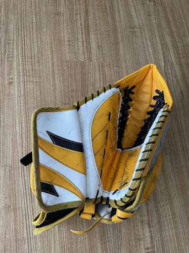Used Smith 4000 SR Goalie Catcher