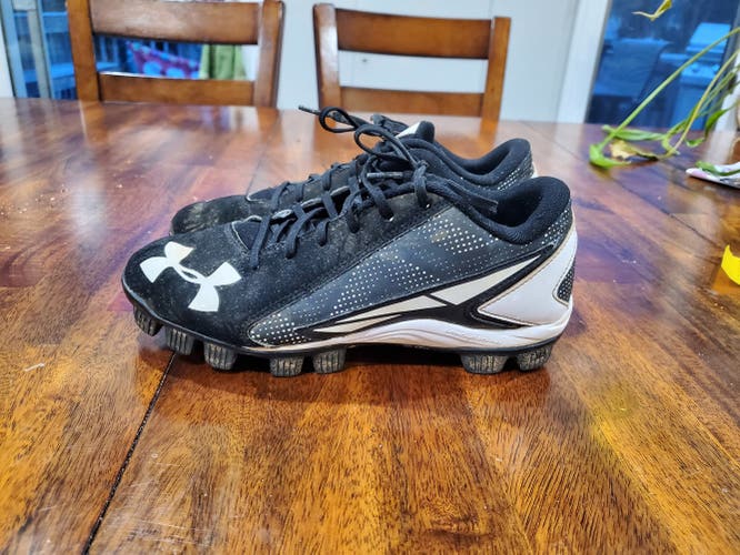 Used Youth Black Under Armour Baseball Cleats