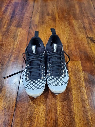 Used Nike Black Youth Baseball Cleats