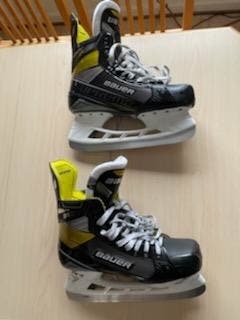 Hockey Skates Senior Used Bauer Supreme 3S Regular Width Size 9.5