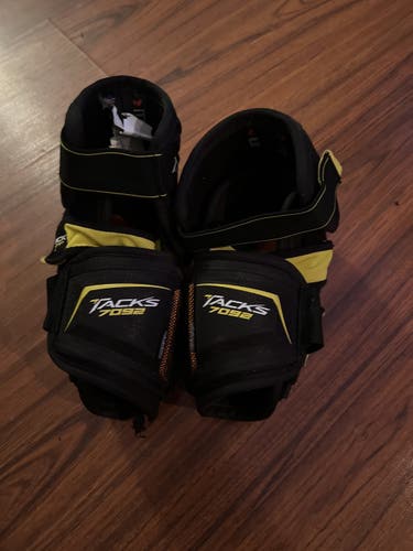 Used Medium CCM Tacks 7092 Elbow Pads