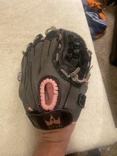 Louisville Slugger Used Right Hand Throw 11.5" Diva Softball Glove
