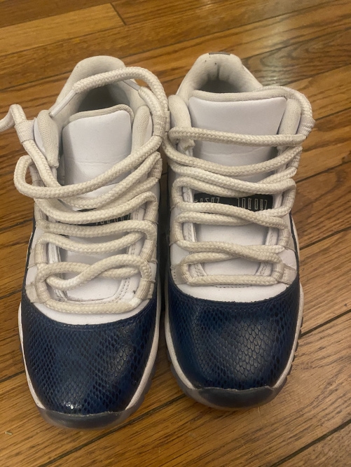 Kid's Size 4.5 (Women's 5.5) Air Jordan 11 Shoes