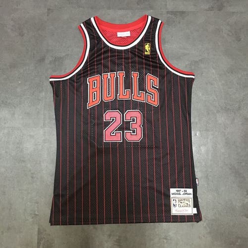 Men's Michael Jordan Bulls Red Jersey Men's New Adult XL Mitchell & Ness
