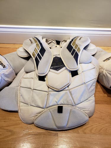 Vaughn VE8 pro carbon Goalie Chest Protector Used X Large Vaughn Velocity VE8 Pro Pro Stock