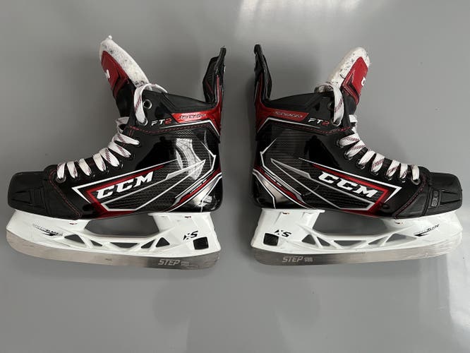 Hockey Skates Junior CCM JetSpeed FT2 Regular Width Size 4.5 - used 2 months with Step Steel runner