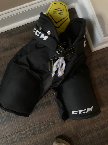 CCM Vector Plus Hockey Pants - Size: Junior Large - Perfect Condition - Used Once