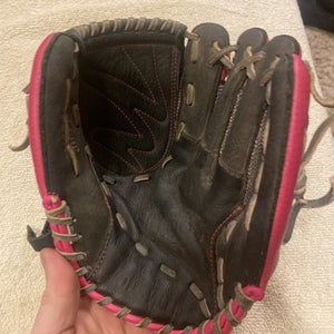 Louisville Slugger Right Hand Throw 10.5" Diva Softball Glove
