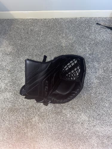 Ccm pro stock axis glove all black