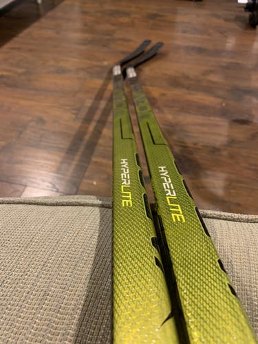 Intermediate Right Handed Mid Pattern Pro Stock Vapor Hyperlite Hockey Stick