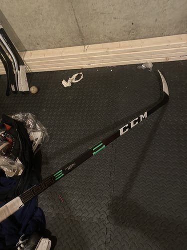 Senior Right Handed Mid Pattern  RibCor 76K Hockey Stick