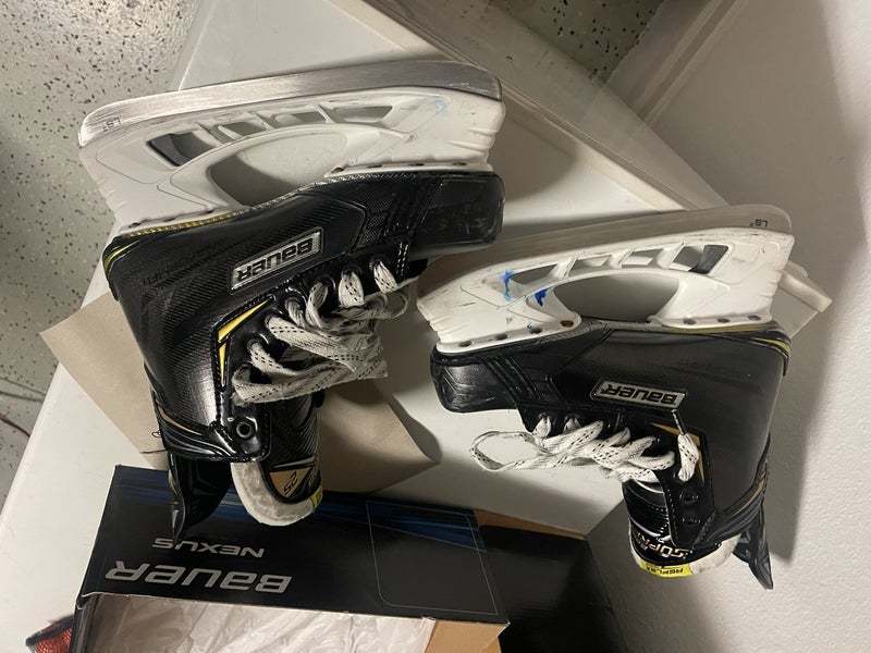 Senior Bauer Regular Width Size 7 Supreme 2S Hockey Skates