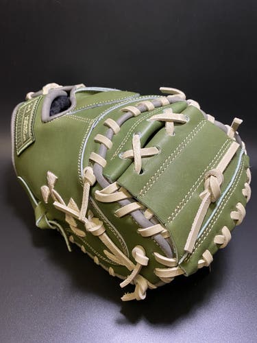 UA Under Armour 34" Flawless Baseball Catchers Mitt