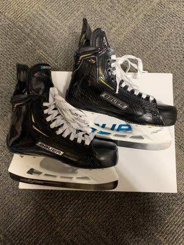 Junior Bauer Regular Width Size 4 Supreme 2S Pro Hockey Skates