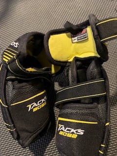 Elbow Pads Used Medium CCM Tacks