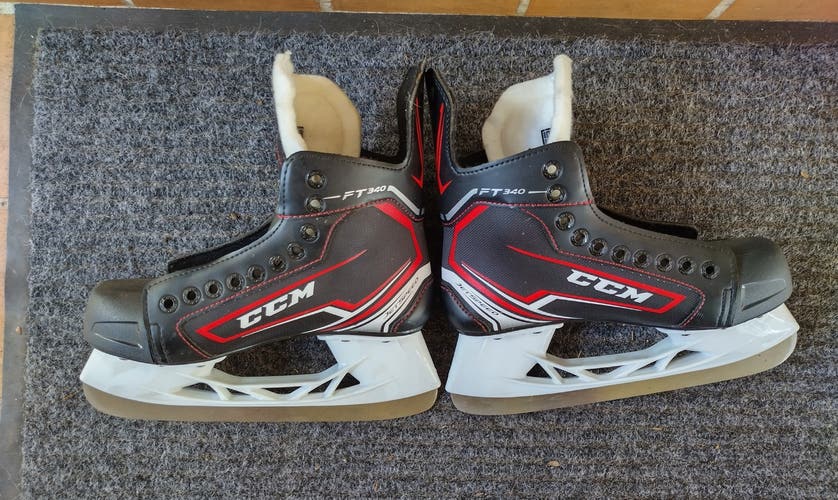 New Hockey Skates Junior CCM JetSpeed FT340 Regular Width Size 4