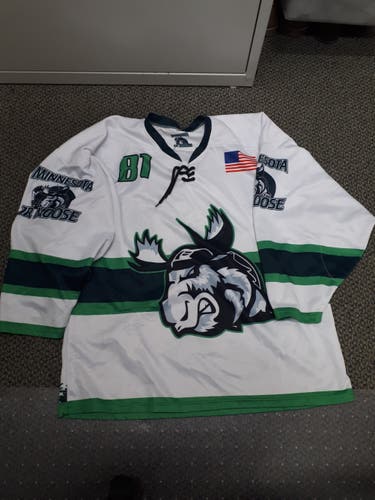 MINNESOTA JR. MOOSE AAA  #81  MENS SIZE LARGE JERSEY
